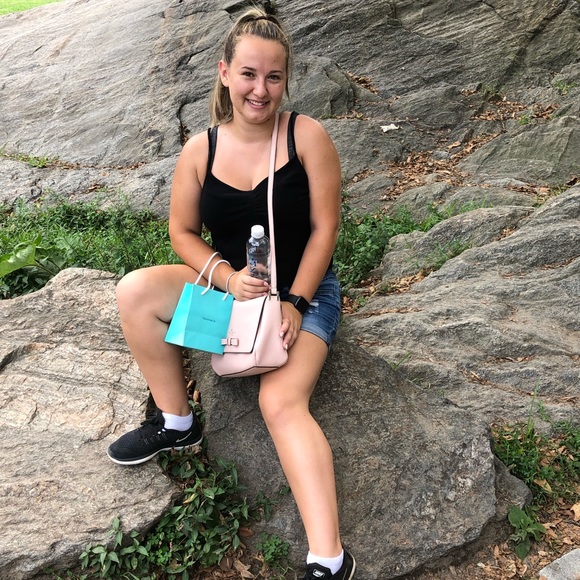 Meet your Posher, Michelle - Picture 1 of 1